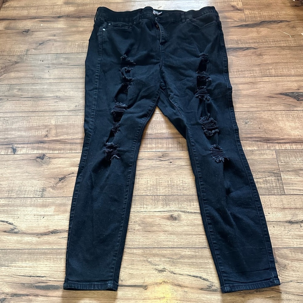 Torrid Bombshell Black Distressed Jegging sz 20R